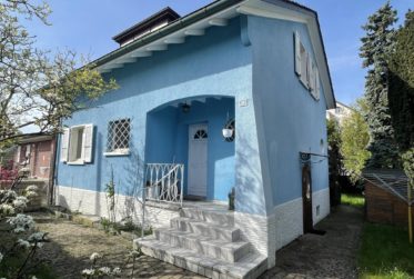 Jolie maison avec jardin et couvert à voitures à 2 pas du centre-ville