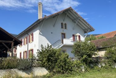 Maison individuelle de 2 logements au centre du village