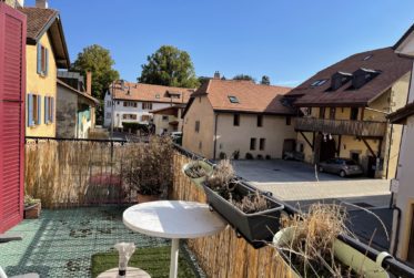 Habitation et commerce à rénover au centre du village de Champagne