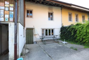 Habitation 5.5 pièces, rural, dépôt, hangar, places de parc et jardin