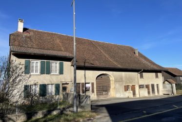 Ancienne ferme à rénover avec magnifique dégagement sur la plaine et le Jura