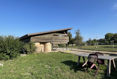 Habitation 5.5 pièces, rural, dépôt, hangar, places de parc et jardin