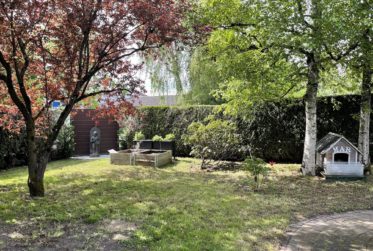 Jolie maison avec jardin et couvert à voitures à 2 pas du centre-ville