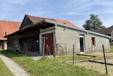 Habitation 5.5 pièces, rural, dépôt, hangar, places de parc et jardin