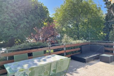 Jolie maison avec jardin et couvert à voitures à 2 pas du centre-ville