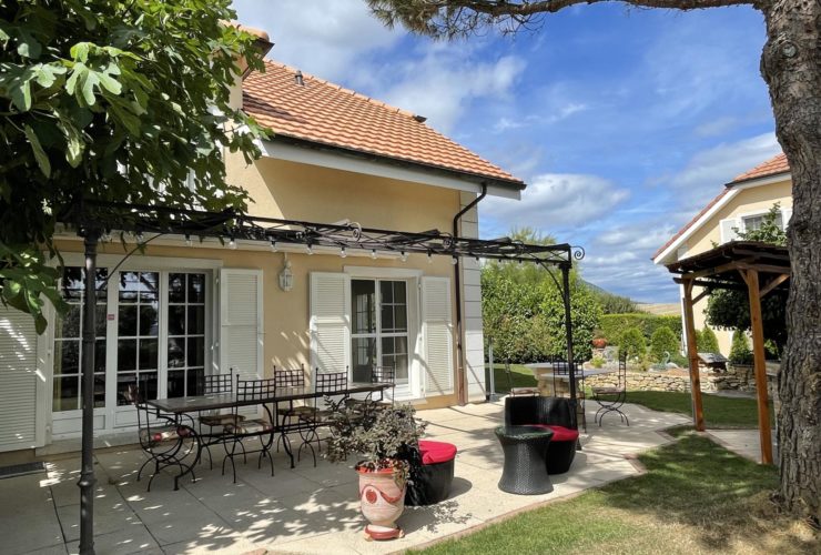 Sur les hauts de Grandson, villa jumelle très soignée