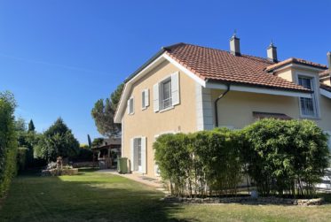 Sur les hauts de Grandson, villa jumelle très soignée