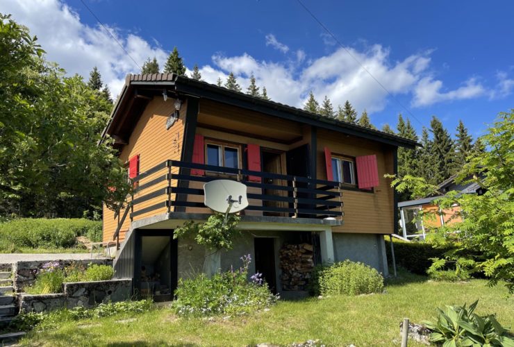 Petit chalet au coeur de la nature avec magnifique vue sur la chaîne des Alpes