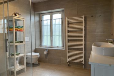 Magnifique maison individuelle de 6.5 pièces entièrement rénovée