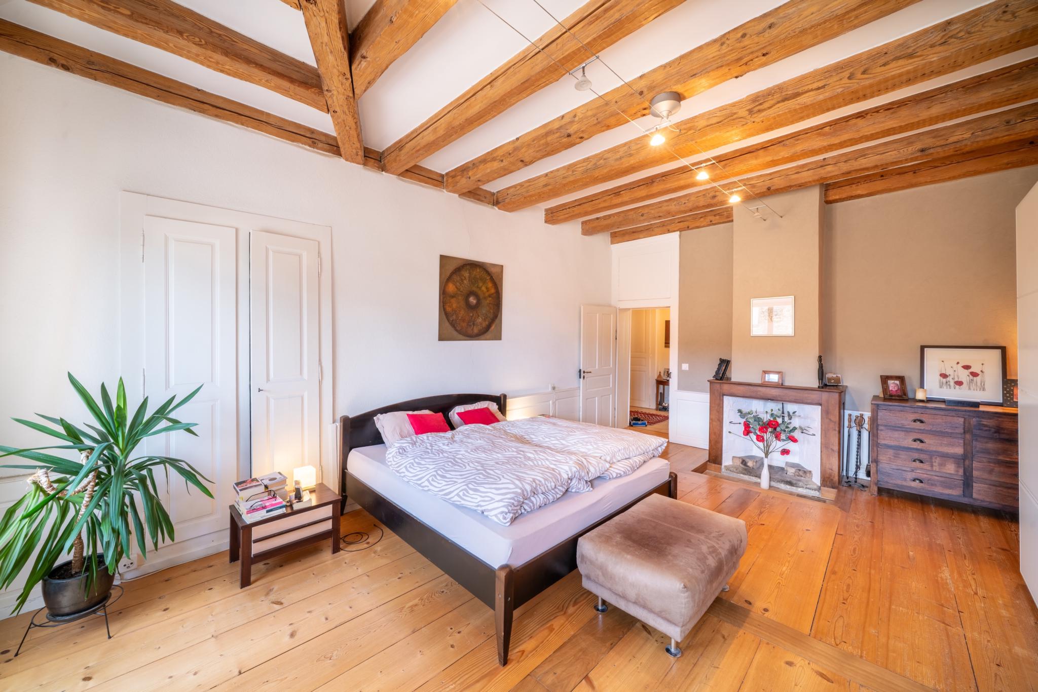 Maison villageoise de 2 appartements 3.5 et 6.5 pièces. Grand jardin. A Rances.