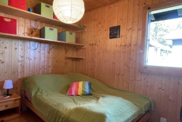 Situation unique pour ce chalet parfaitement entretenu ! Pas de vis-à-vis, magnifique dégagement et tranquillité absolue
