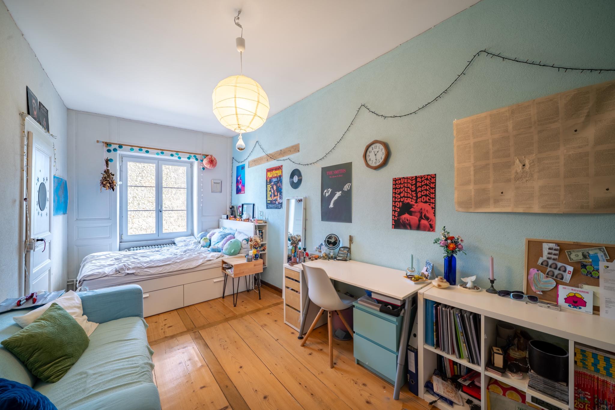 Maison villageoise de 2 appartements 3.5 et 6.5 pièces. Grand jardin. A Rances.