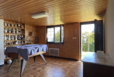 Situation unique pour ce chalet parfaitement entretenu ! Pas de vis-à-vis, magnifique dégagement et tranquillité absolue