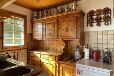 Situation unique pour ce chalet parfaitement entretenu ! Pas de vis-à-vis, magnifique dégagement et tranquillité absolue
