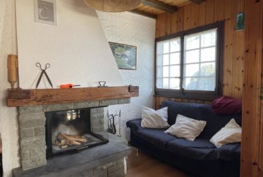 Situation unique pour ce chalet parfaitement entretenu ! Pas de vis-à-vis, magnifique dégagement et tranquillité absolue