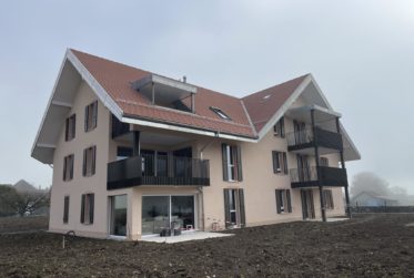 A Champagne - Dernier appartement A VENDRE dans nouvelle promotion - 3.5 pièces avec balcon et parking souterrain