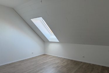 A Champagne - Dernier appartement A VENDRE dans nouvelle promotion - 3.5 pièces avec balcon et parking souterrain