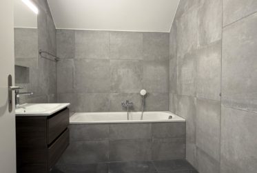 A Champagne - Dernier appartement A VENDRE dans nouvelle promotion - 3.5 pièces avec balcon et parking souterrain