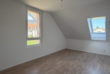 3.5 pièces neuf avec loggia, grand galetas privatif et parking souterrain